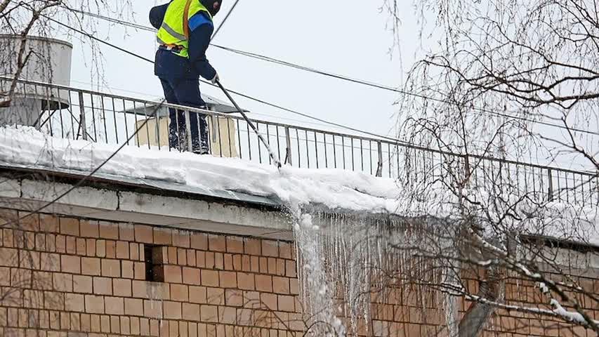 Фото - Россиянин отсудил у коммунальщиков сотни тысяч рублей за скользкое крыльцо дома